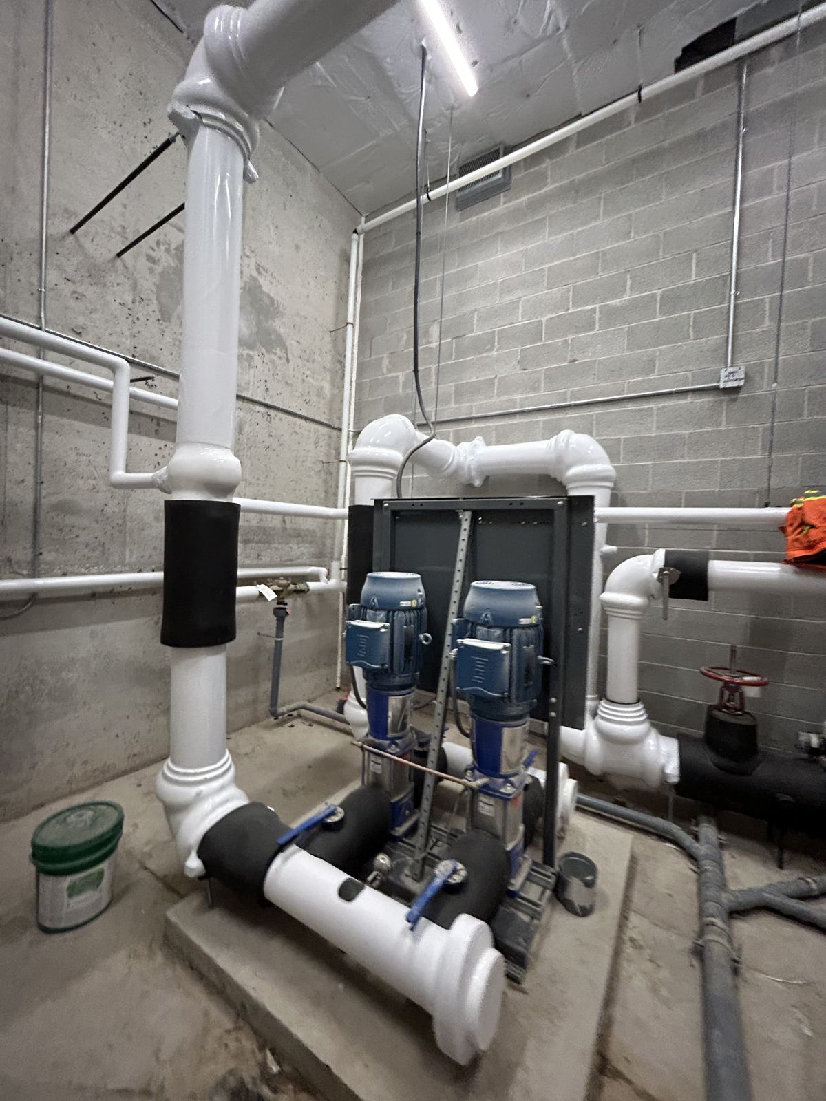 Circulating pumps with insulated suction and discharge piping